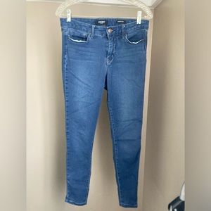 Women’s Nine West Gramercy skinny jeans. Size 8.